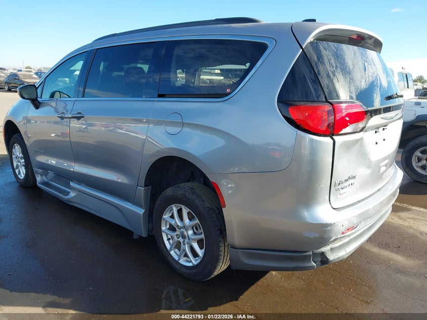 Vin: 2c4rc1dg5mr585651, lot: 44717836, chrysler voyager lxi 20213