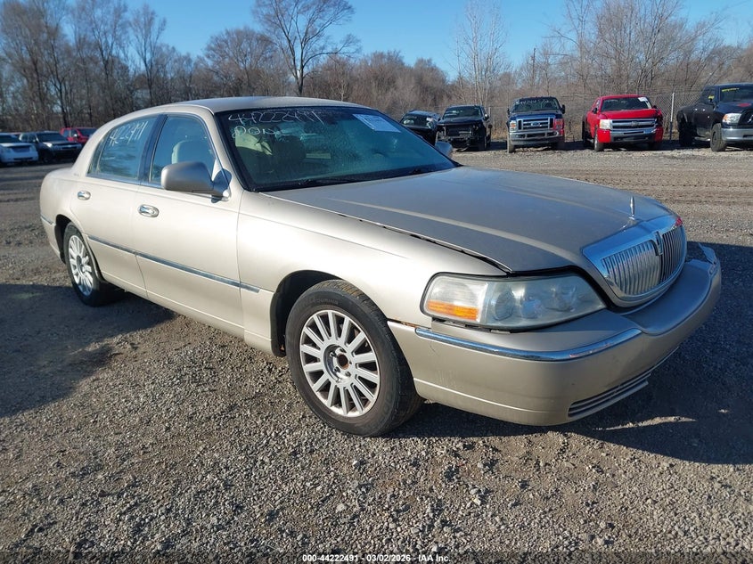 2005 Lincoln Town Car Signature
