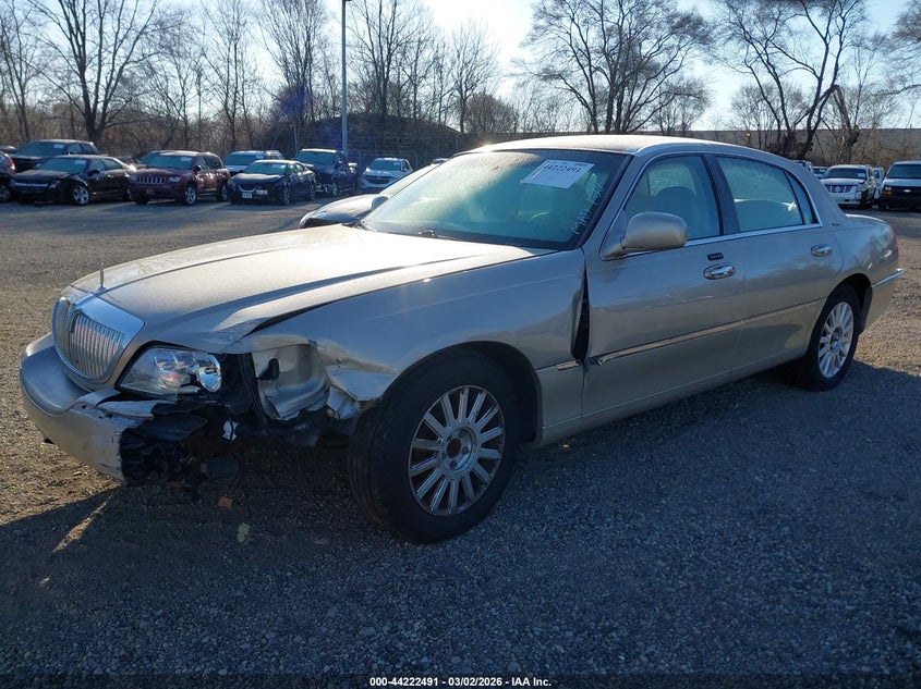 2005 Lincoln Town Car Signature