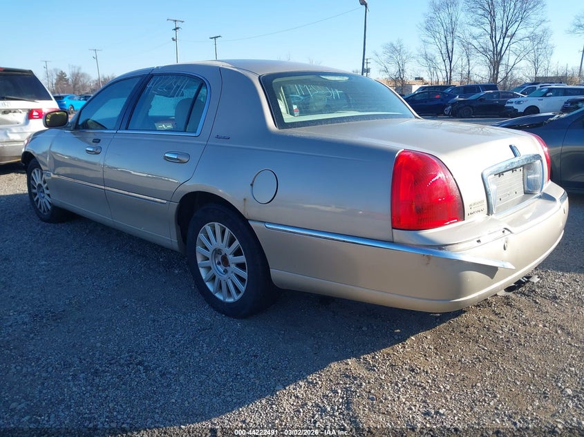 2005 Lincoln Town Car Signature