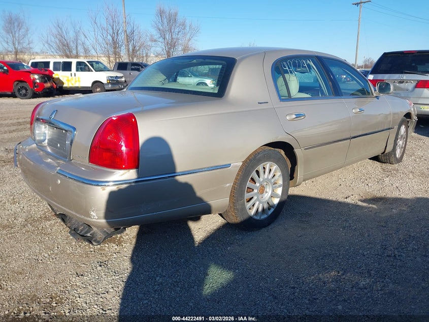 2005 Lincoln Town Car Signature