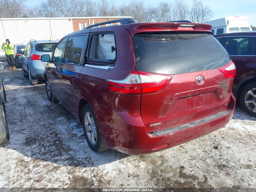 2016 Toyota Sienna Le 8 Passenger