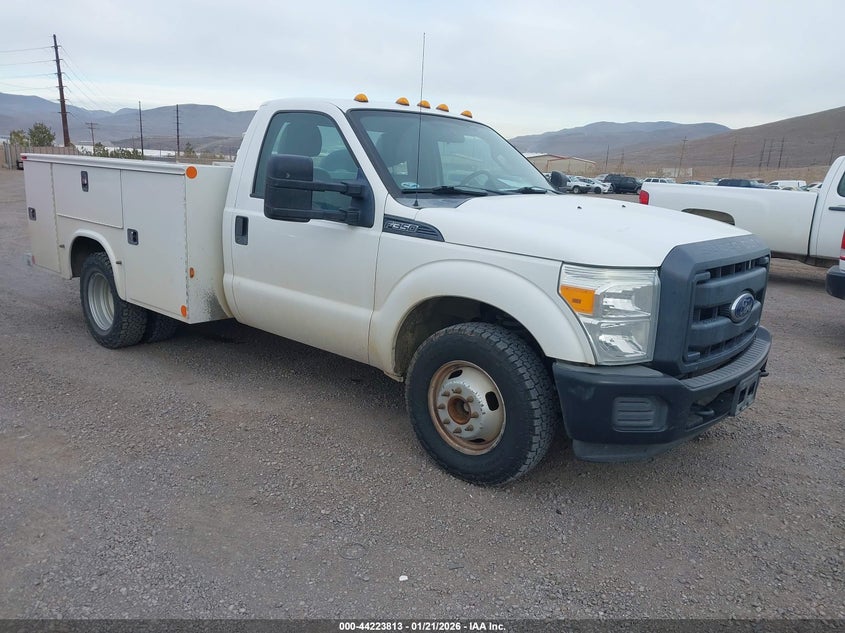 2015 Ford F-350 Chassis Xl