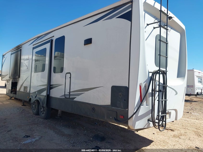 2021 Cardinal Luxury Series M-390F