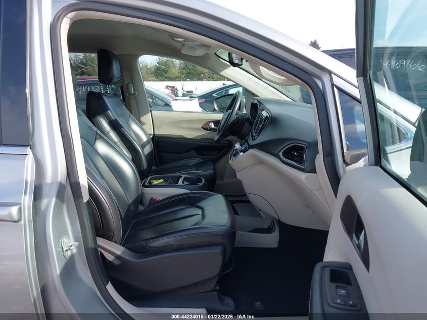 2020 Chrysler Voyager Lxi