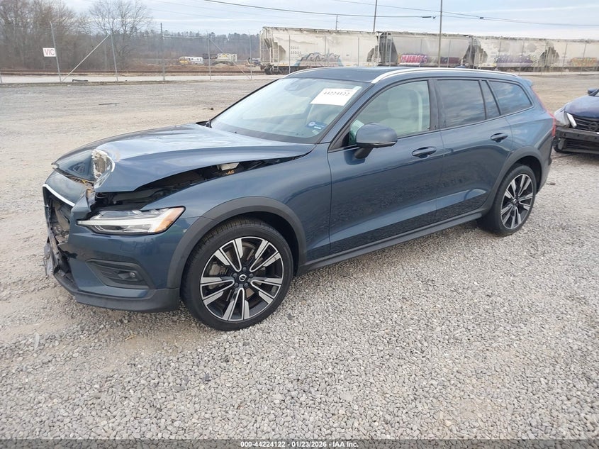2022 Volvo V60 Cross Country T5