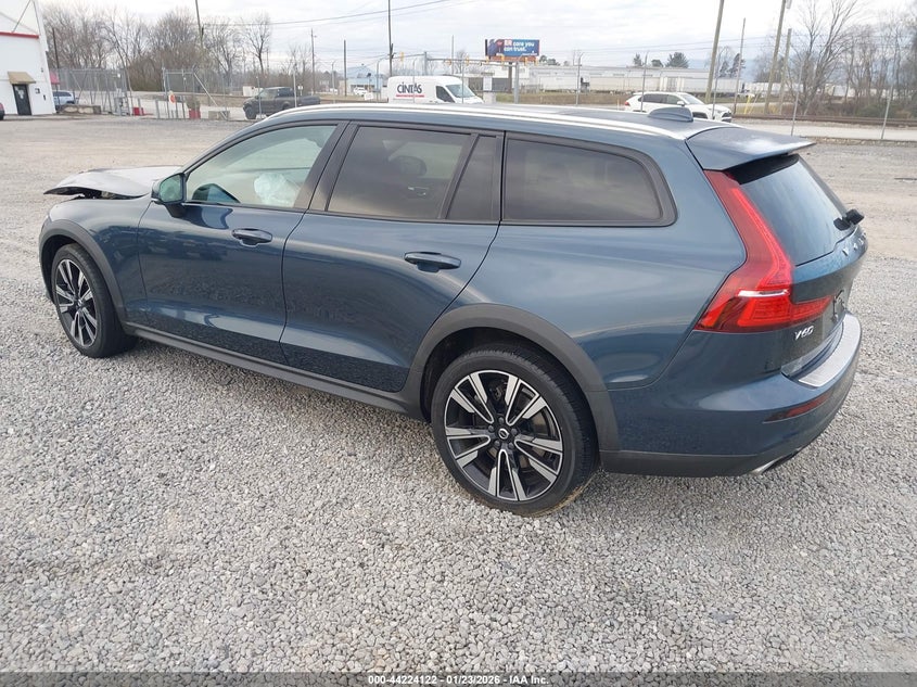 2022 Volvo V60 Cross Country T5