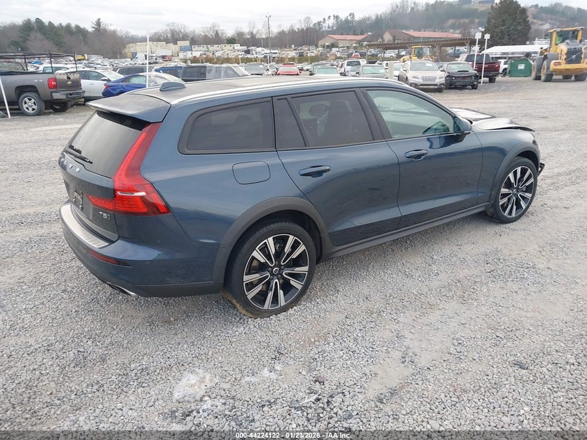 2022 Volvo V60 Cross Country T5