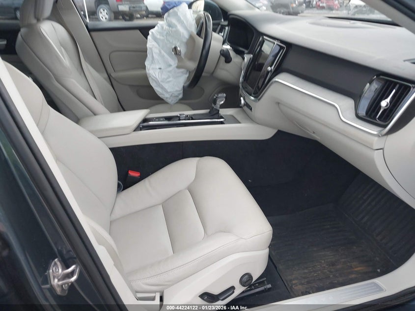 2022 Volvo V60 Cross Country T5