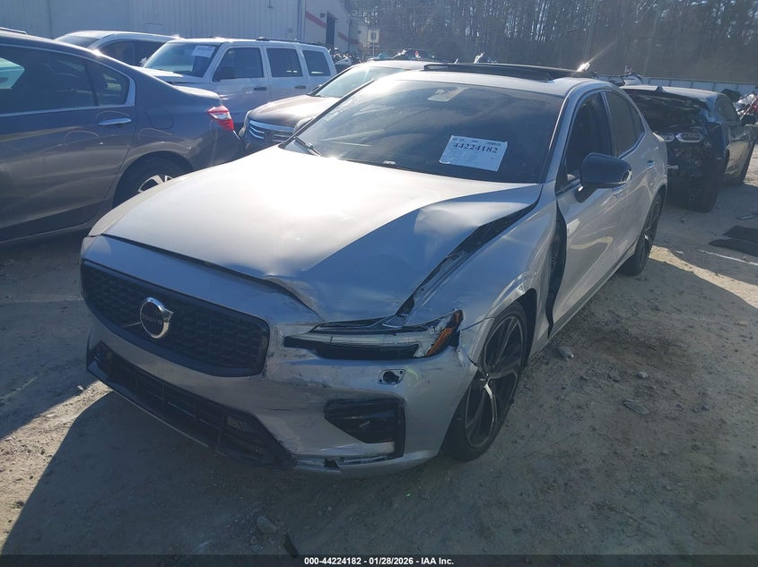 2024 Volvo S60 B5 Core Dark Theme