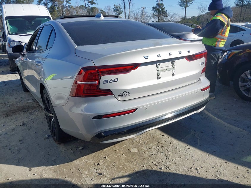 2024 Volvo S60 B5 Core Dark Theme