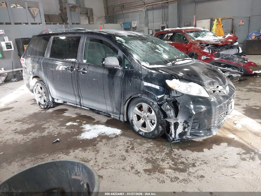 2018 Toyota Sienna Le 8 Passenger