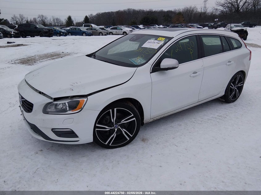 Vin: yv149mss3h1333984, lot: 44720793, volvo v60 t6 r-design platinum 20172