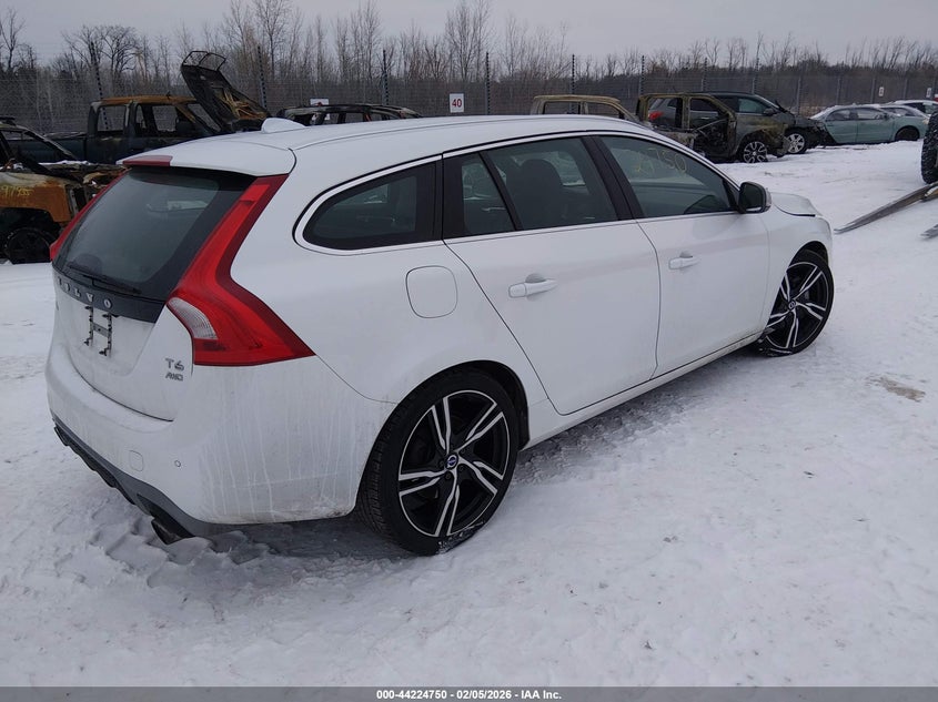 Vin: yv149mss3h1333984, lot: 44720793, volvo v60 t6 r-design platinum 20174
