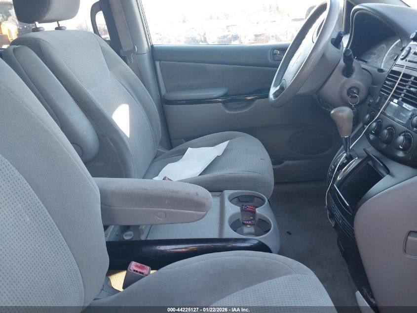 2004 Toyota Sienna Le