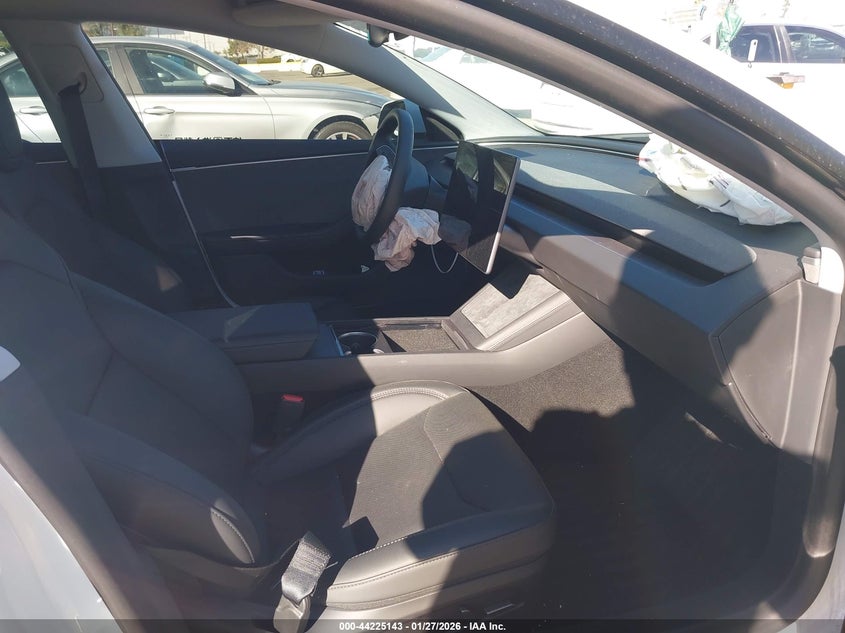 2025 Tesla Model 3 Long Range Rear-Wheel Drive/Standard Rear-Wheel Drive