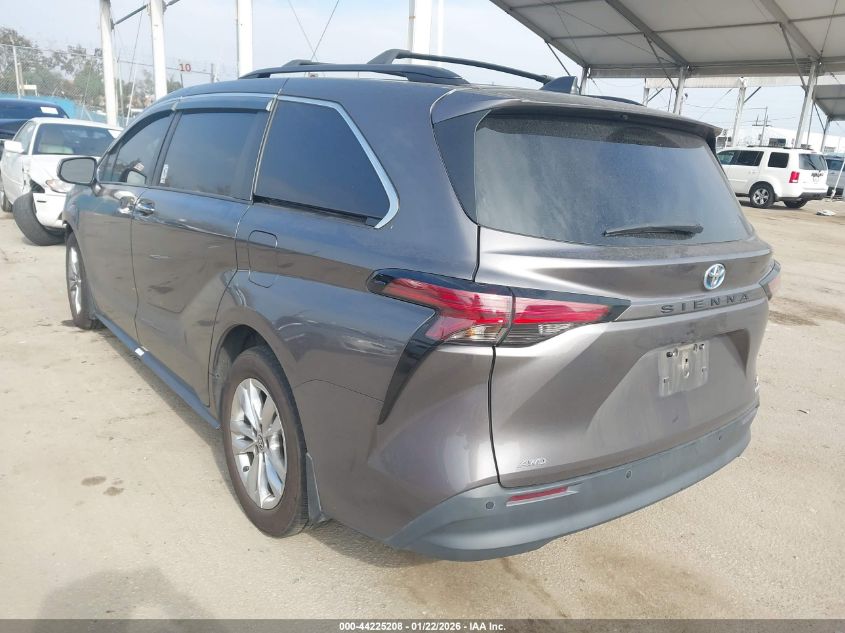 2022 Toyota Sienna Xle
