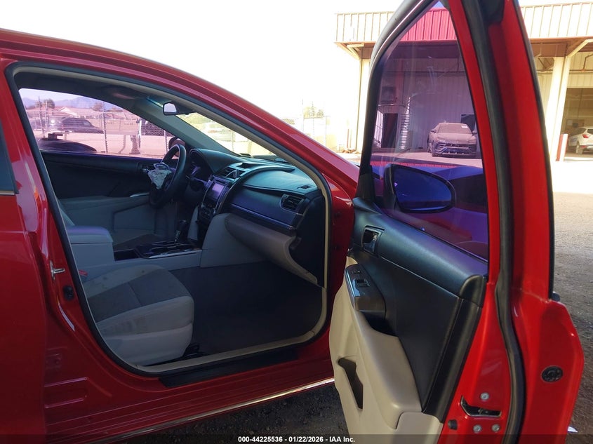 2014 Toyota Camry Hybrid Le