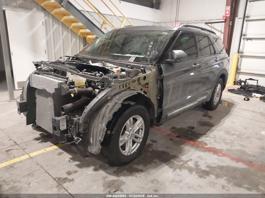 2023 FORD EXPLORER auction photo 2
