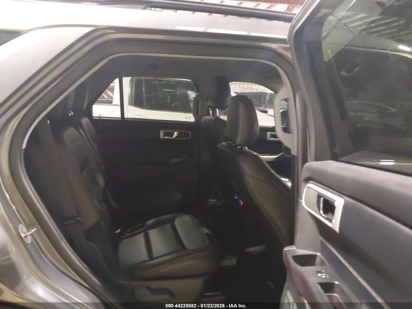 2023 FORD EXPLORER auction photo 8