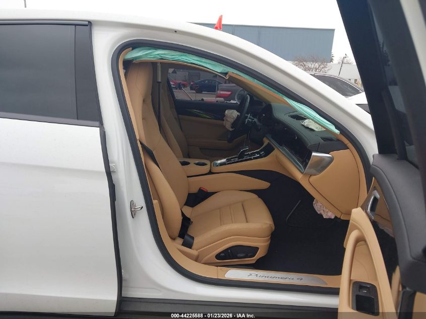 2022 Porsche Panamera E-Hybrid 4/4 Platinum Edition