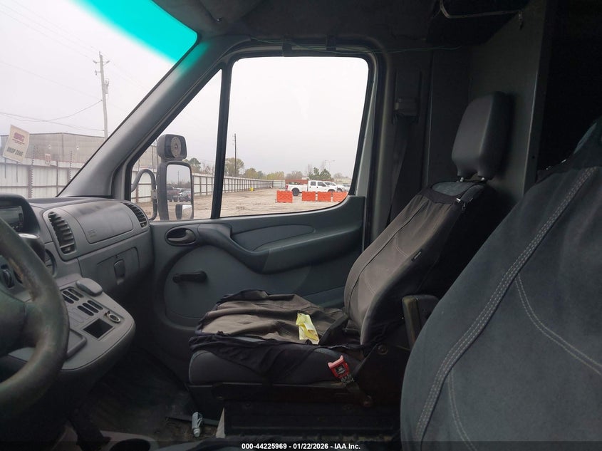 2005 Dodge Sprinter Van 2500 Shc VIN: WD0PD644055780635 Lot: 44225969