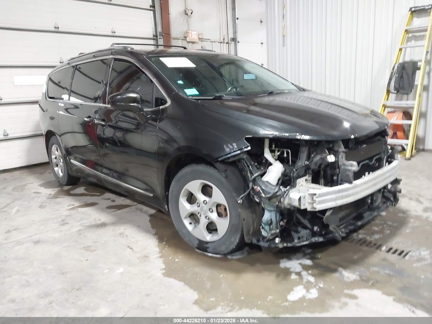 2017 Chrysler Pacifica Touring-L Plus