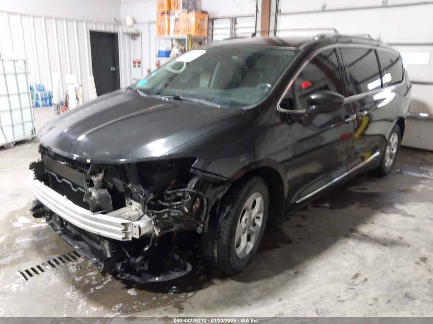 2017 Chrysler Pacifica Touring-L Plus