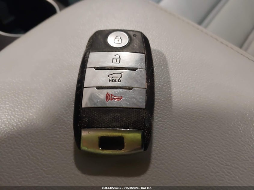 VIN 5XYPKDA53LG656900 2020 KIA SORENTO 3.3L SX