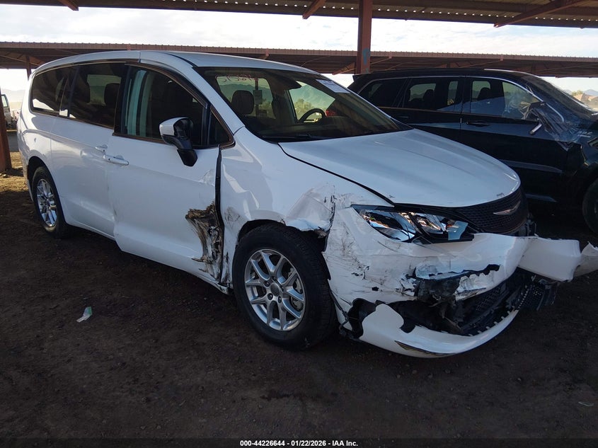 2023 Chrysler Voyager Lx