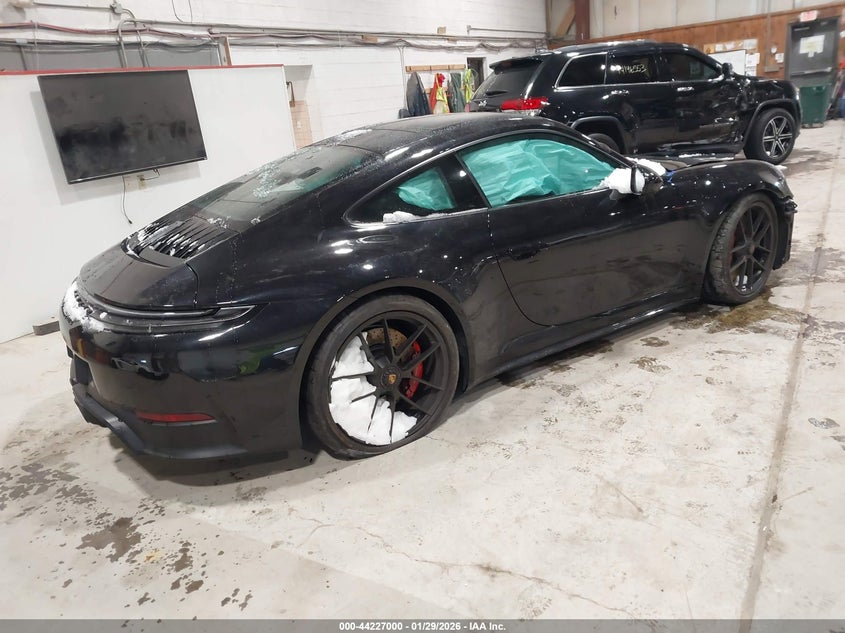 2025 Porsche 911 Carrera 4 Gts/Carrera Gts