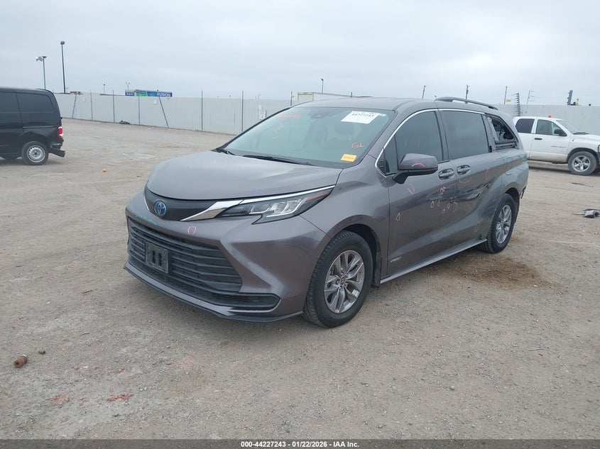 2021 Toyota Sienna Le