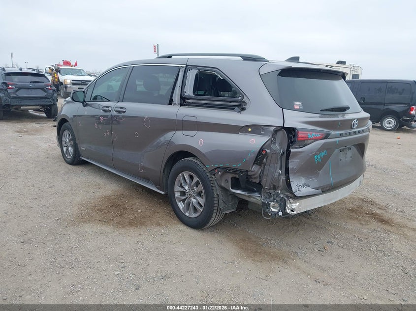 2021 Toyota Sienna Le