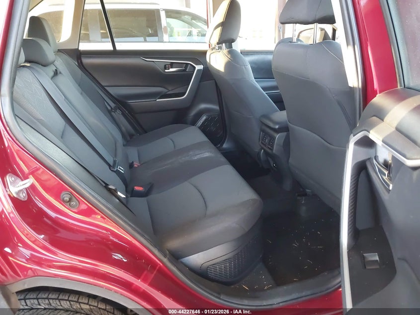 VIN 4T3RWRFV0MU040853 2021 TOYOTA RAV4 HYBRID XLE