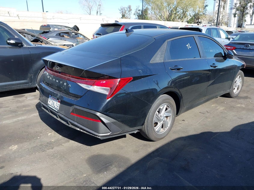 2025 Hyundai Elantra Se