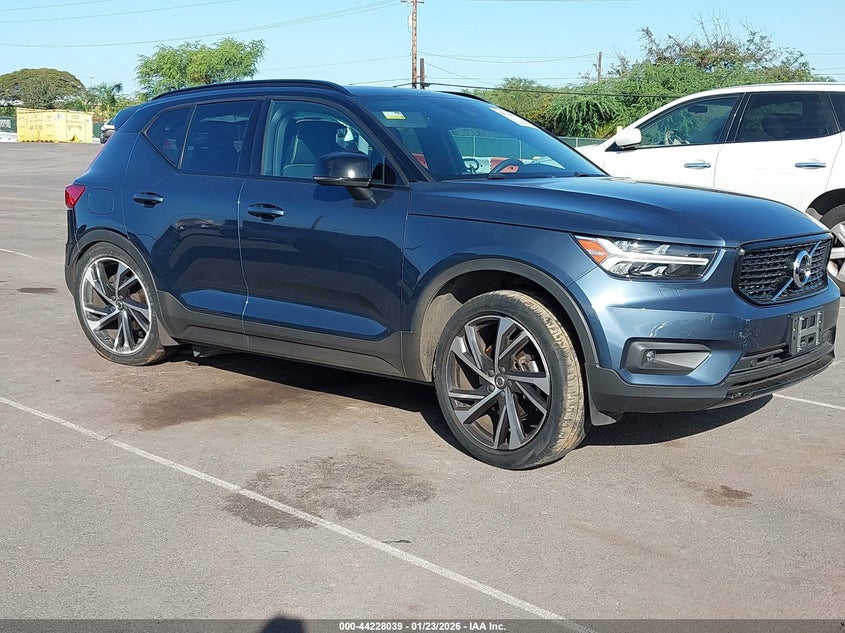 2022 Volvo Xc40 T4 R-Design