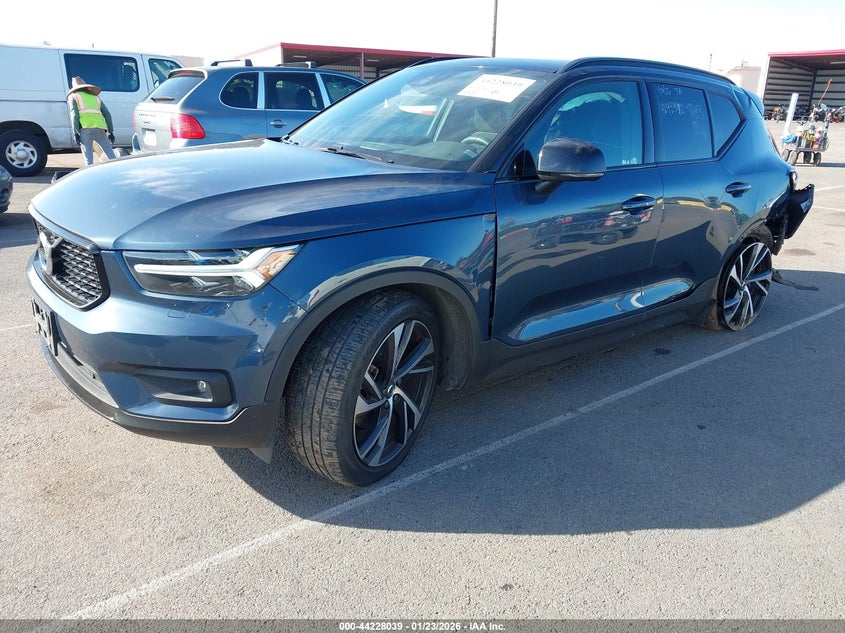 2022 Volvo Xc40 T4 R-Design