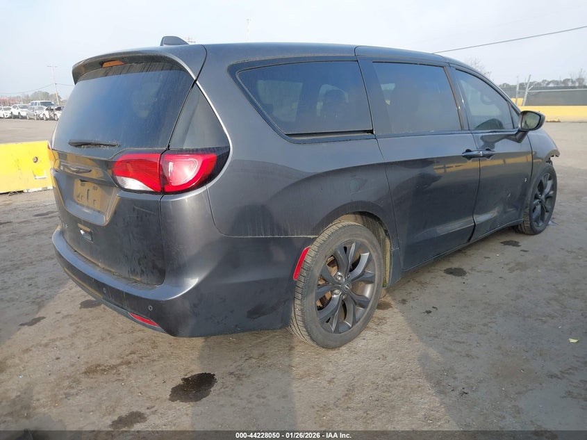 2018 Chrysler Pacifica Touring Plus