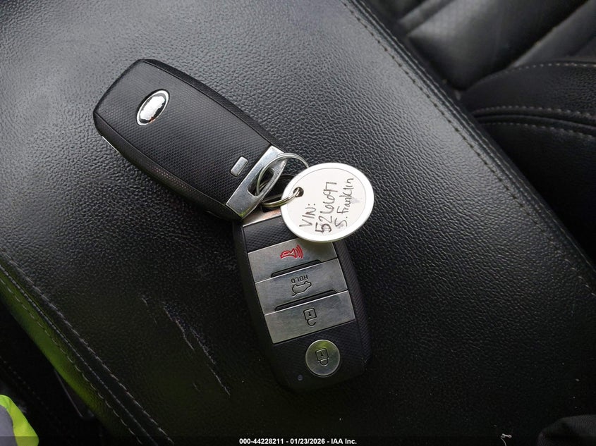 VIN 5XYPH4A50KG526697 2019 KIA SORENTO 3.3L EX
