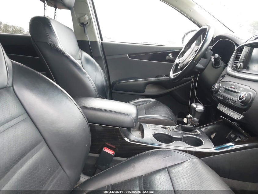 VIN 5XYPH4A50KG526697 2019 KIA SORENTO 3.3L EX