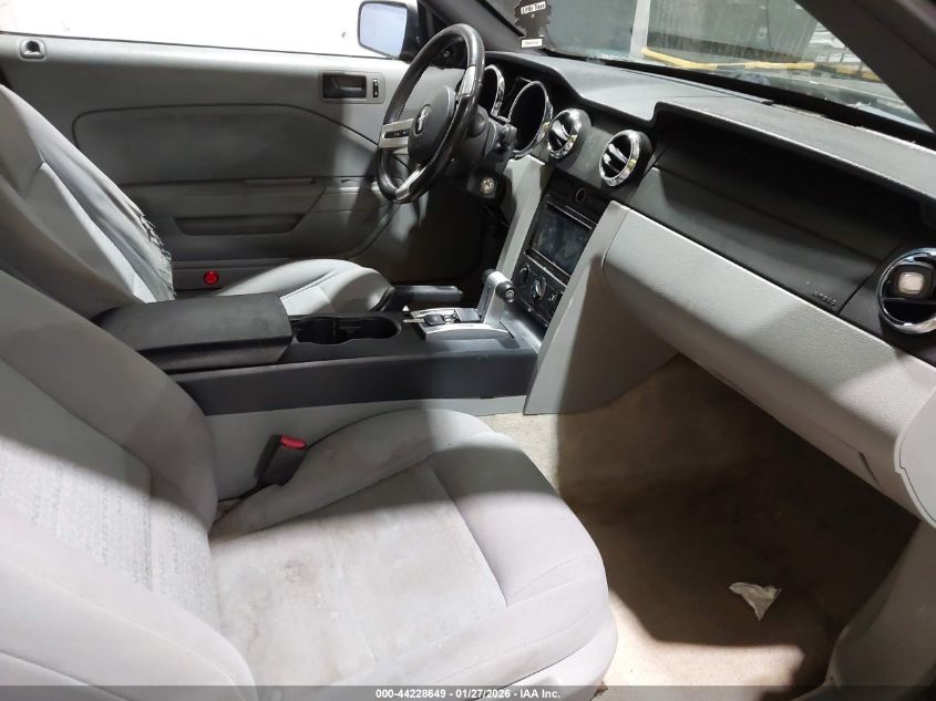 2007 Ford Mustang V6 Deluxe/V6 Premium