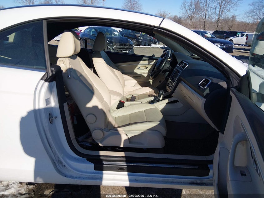 2016 VOLKSWAGEN EOS CABRIO 2.0L I-4 DI, DOHC, VVT, TURBO, 200HP