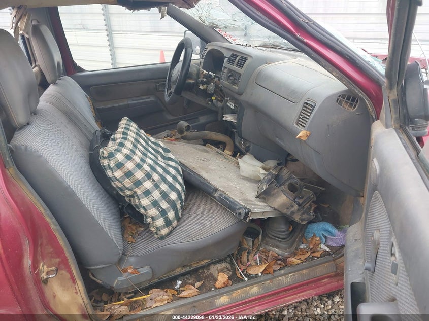 1998 Nissan Frontier Standard/Xe