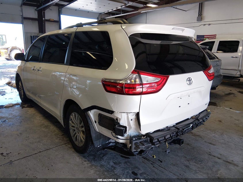 2016 Toyota Sienna Xle 8 Passenger