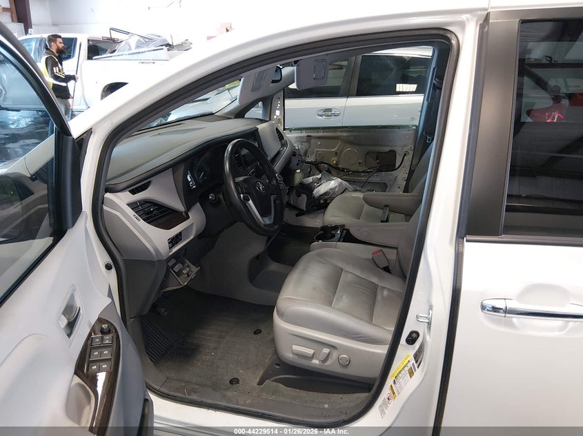 2016 Toyota Sienna Xle 8 Passenger