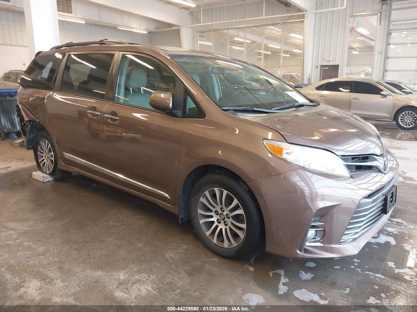 2019 Toyota Sienna Xle 8 Passenger