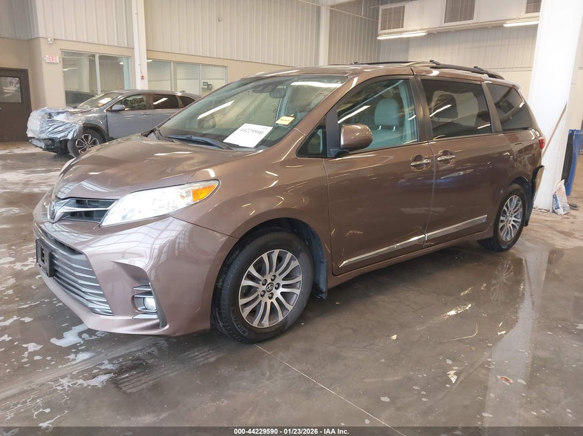 2019 Toyota Sienna Xle 8 Passenger