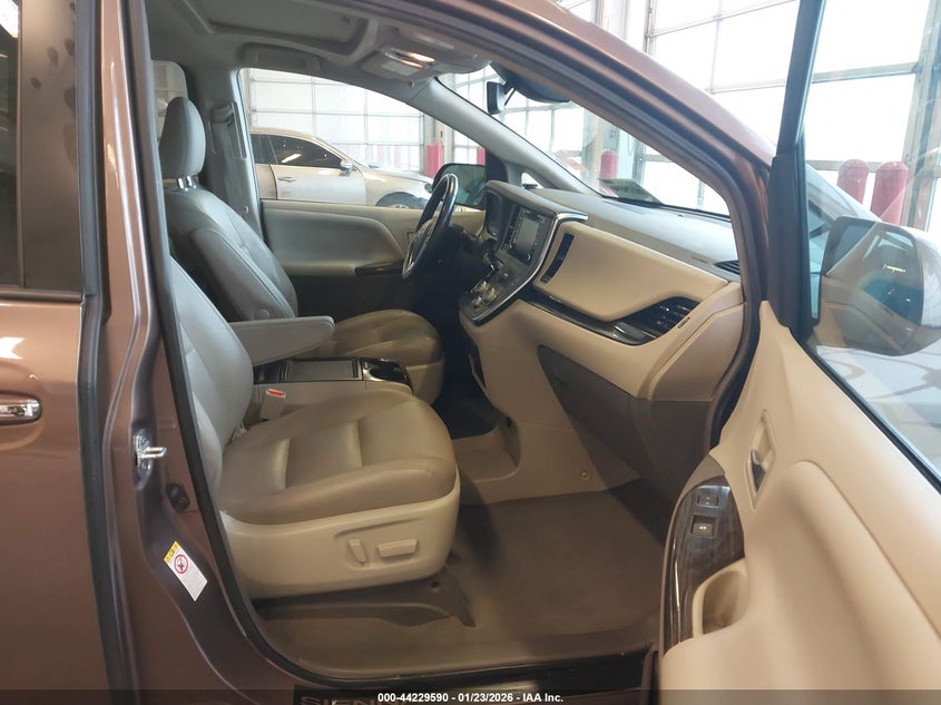 2019 Toyota Sienna Xle 8 Passenger