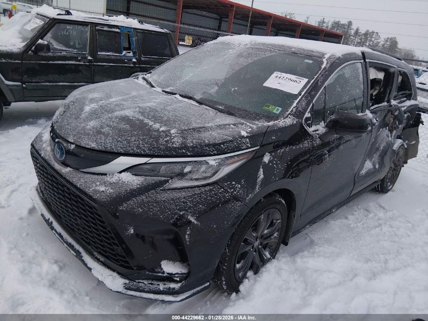 2022 Toyota Sienna Xse