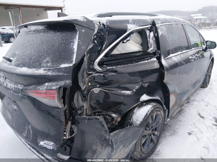 2022 Toyota Sienna Xse